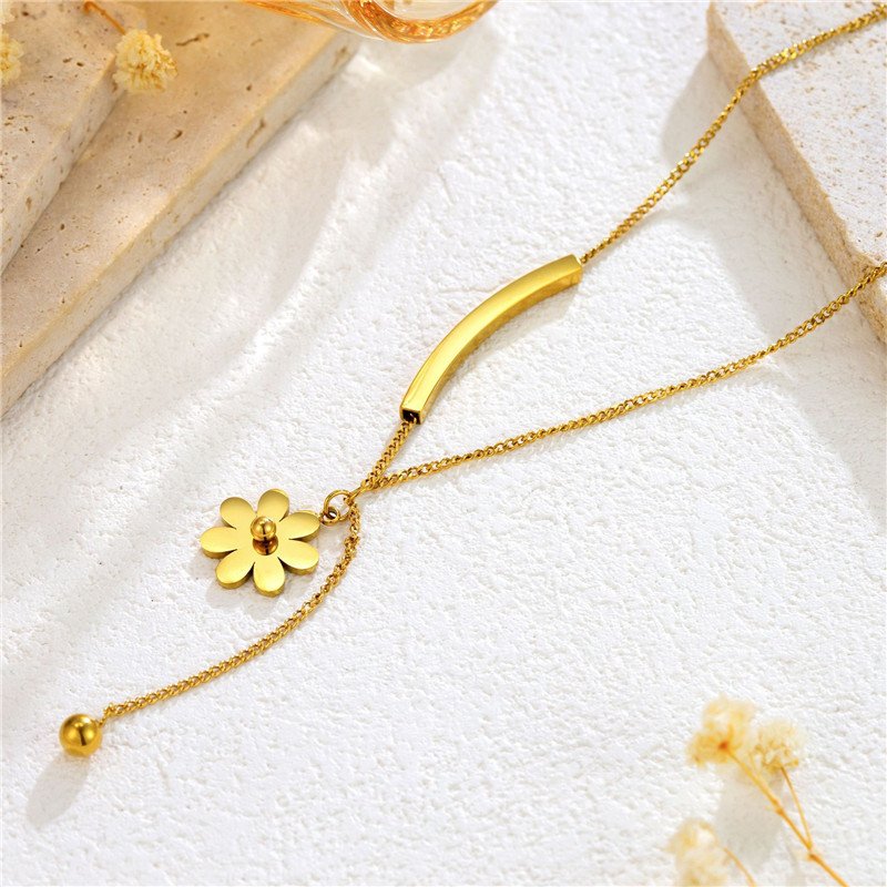 Stainless Steel Beautiful Daisy Flower Pendant Necklace For Women Fashion Neck Chain Jewelry Gift
