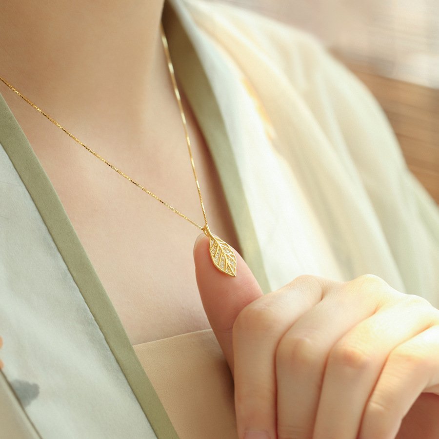 Korean Style Titanium Steel Gold Leaf Necklace Women's Fashion Versatile Leaf Pendant Clavicle Chain Jewelry Accessory